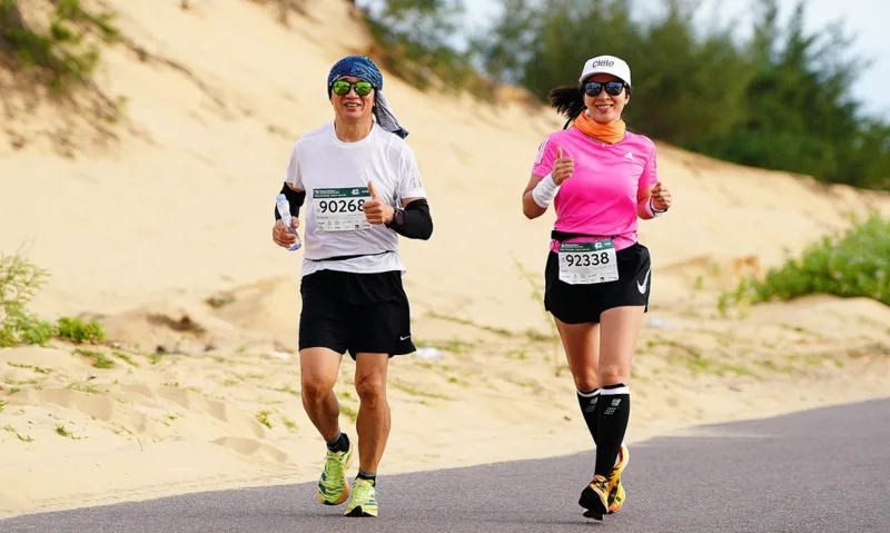 Tăng quãng đường quá nhanh dễ gây quá tải, vì vậy runner nên nâng dần khối lượng theo khả năng phục hồi.