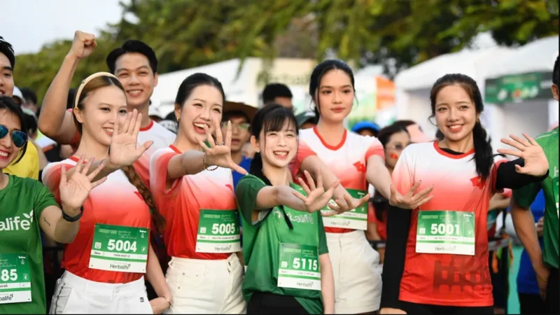 Marathon thu hút giới trẻ vì kết hợp sức khỏe, du lịch, cộng đồng, thử thách cá nhân và hình ảnh sống tích cực.